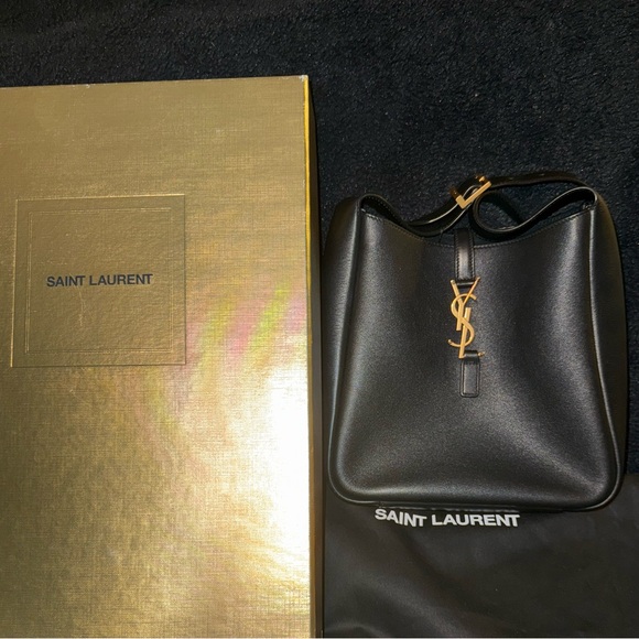 Saint Laurent Handbags - Saint Laurent Le 5 à 7